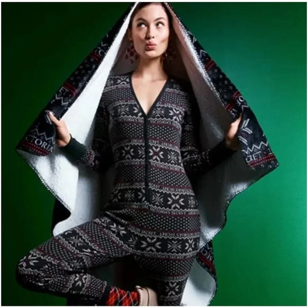 NEW Love PINK Victoria's Secret Cozy Sherpa Blanket Dorm Room College Gift NWT